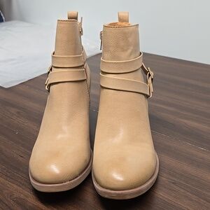 Korks Size 7.5 Beige Heeled Ankle Boots